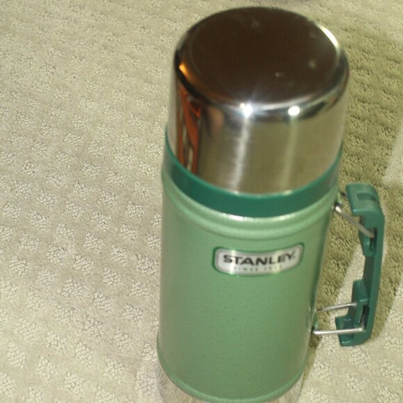 NIB Stanley Green 24 oz Thermos with Handle - Picture 2 of 11